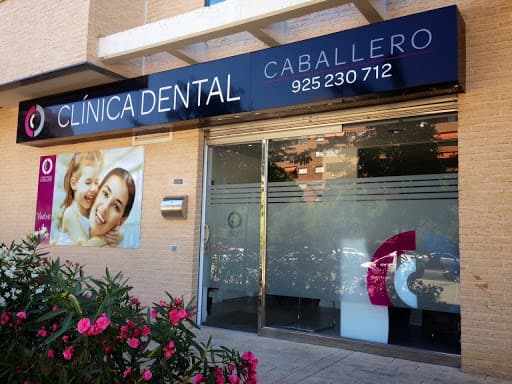 Clinica Dental Caballero logo